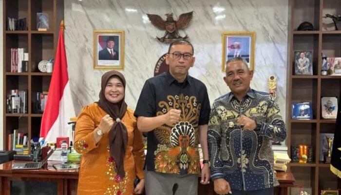 Bupati Limapuluh Kota, Perjuangkan Nasib Warga Pasca Bencana ke Kemensos R I.