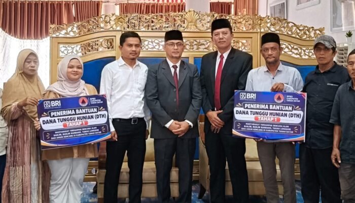 Masyarakat Lega, Terdampak Bencana Tanah Datar Menerima DTH Dari Bupati