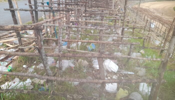Sepekan Usai Pacu Kuda, Gelanggang ‘Basalemak Peak’ Bau Sampah Menusuk!