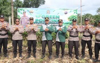 Kapolres Pasaman Barat Dukung Program “Green Policing” Lewat Penanaman Pohon