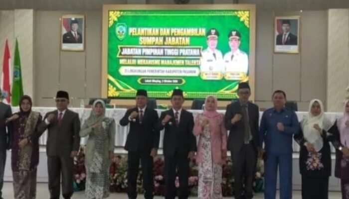 Bupati Pasaman Welly Suhery Lantik 3 Pejabat Eselon II, “Saya Tunggu Hasil Kinerja”